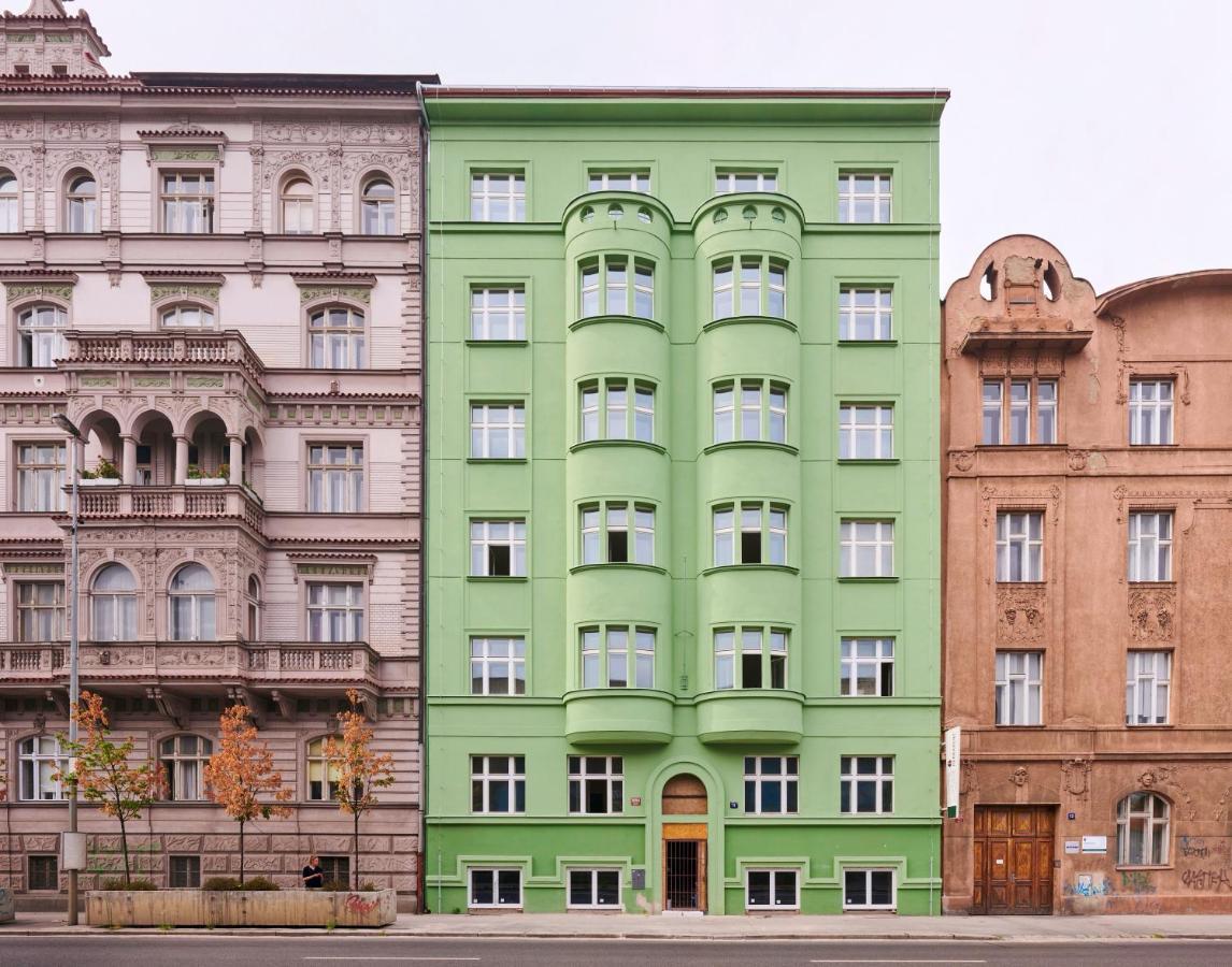 Honest Smichov Apartment Прага Екстериор снимка